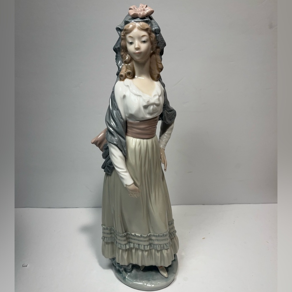 LLADRO Dama Goyesca Figurine #5125 Original Box Retired